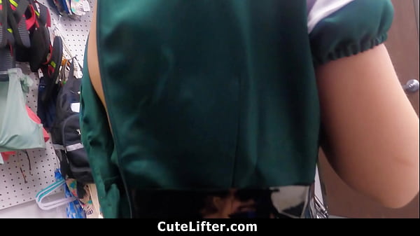 Image Officer Suspects Kiana Kumani of Shoplifting and Arrests Her - Cutelifter