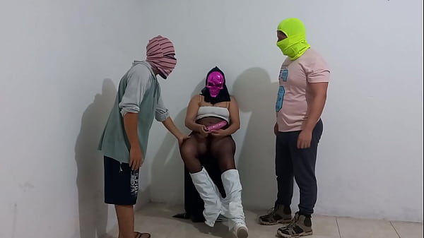 Image ALBA&Ntilde_IL LE CUMPLE LA FANTASIA A SU ESPOSA EN EL DIA DE  LAS BRUJAS!! ELLA QUERIA TENER SEXO CON EL MEJOR AMIGO DEL ESPOSO Y SER OBSERVADA MIENTRAS LA FOLLAN COMO PUTA EN SU PRESENCIA. PORNO REAL CASERO
