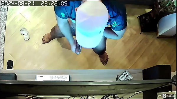 Image TORCEDOR DO PALMEIRAS FLAGRADO FAZENDO CHAMADA DE VIDEO NU DURANTE JOGO .