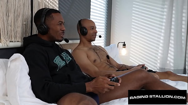 Image Bubble Butt Flip Fucks Nine Inch Rod - Zario Travezz, Sean Xavier - RagingStallion