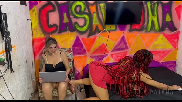 Image Lua Baiana Limpando a Casa e Sendo Excitada Pelo Casal DNA