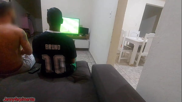 Image fiz sexo com amigo do meu marido por causa de uma aposta, fiquei com tes&atilde_o e acabei fazendo DP com os dois