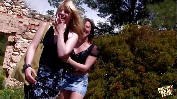 Image Horny blonde lets the guitarist stretch out her big butt outdoors before tasting his cum