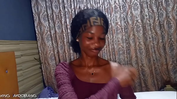 Image CASTING : BETTY ON KING AFROBANG SHOWING OFF HER BODY