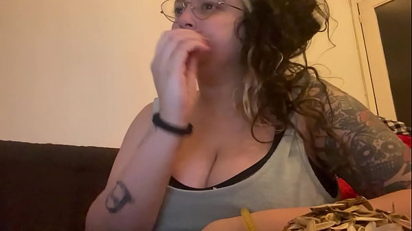 Image GIANT TITS IGONRE YOU