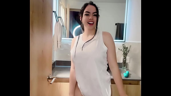 Image Hermosa latina se masturba en un hotel