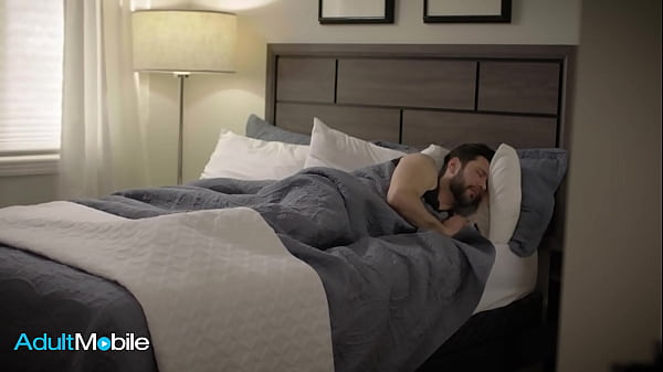 Image ADULTMOBILE - Anna Claire Clouds Seduces Her Stepdad In His Bed, Then Takes A Wild Pounding