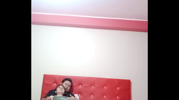Image Un rico casero, candyboom dispuesta a ayudar a su compa&ntilde_ero de estudios pero termino hundiendole la polla en poses deliciosas