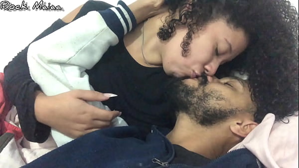 Image QUEM ME VIU, MENTIU. ( adult breastfeeding )
