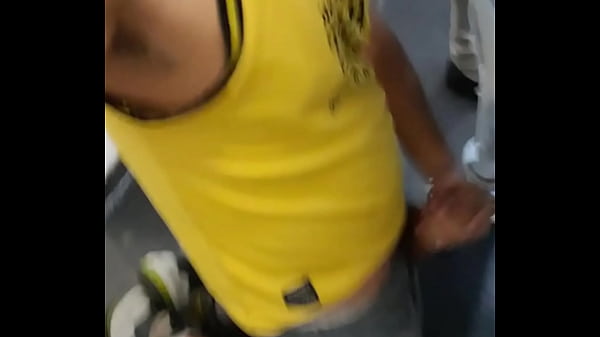 Image MAMADOR CHUPANDO VARIOS MACHOS NO WC DO TERMINAL DE &Ocirc_NIBUS- COMPLETOS NO SHEER.COM.