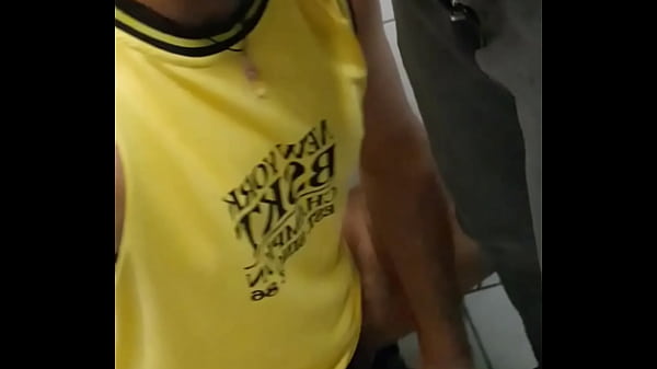Image NAMORADA DO CARA N&Atilde_O GOSTA DE DA O CUZINHO EU DEI NO BANHEIRO DO TRAMPO.