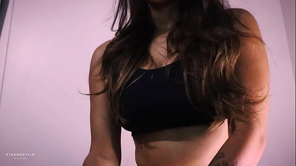 Image I'M A MARRIED WOMAN, AT THE MAXIMUM I'LL GIVE YOU A HANDJOB