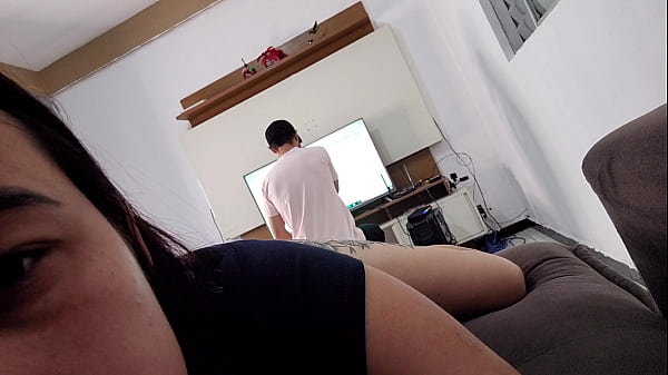 Image Quero sexo com este t&eacute_cnico, estou mostrando minha bunda pra ele, tomara que de certo!