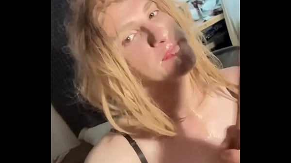 Image sexy trans girl all wet passionately fucks herself