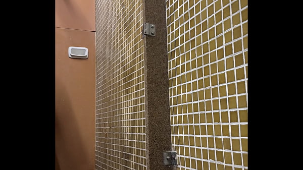 Image DOTADO TOMANDO BANHO NA ACADEMIA SPY
