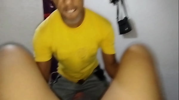 Image El cornudo de mi maridos llam&oacute_ al vecino para que repare la lavadora y el termina foll&aacute_ndome rico dejando el culo lleno de semen. Real casero