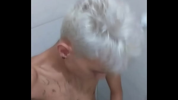Image Lorao branquinho batendo uma sozinho quase foi flagrado