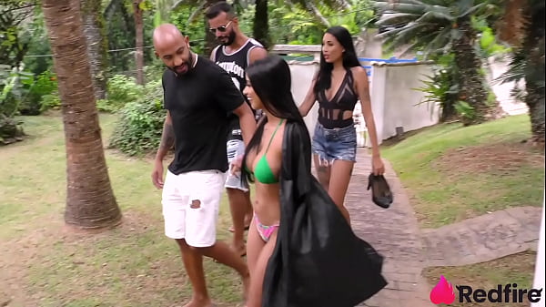 Image Duas ninfetas safadas fizeram uma festinha pra foder com geral!