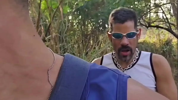 Image Homen Empina pra ser leitando no mato por dotado