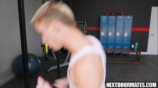 Image Black jock barebacked in a gym