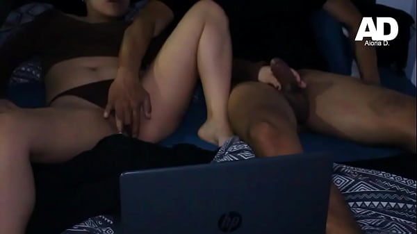 Image Hermanastros ven porno juntos y se ponen cachondos &quot_No le digas de esto a mi novio&quot_