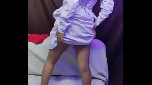 Image Follandome a mi joven hermanastra mientras mi padrastro trabaja asi me pide ella que me la folle cuando se va- latina de tetas peque&ntilde_as siendo penetrada por su hermanastro