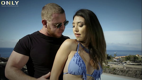 Image Only Gold Digger - Flirtatious Frida Sante fucking at the villas rooftop (4k)