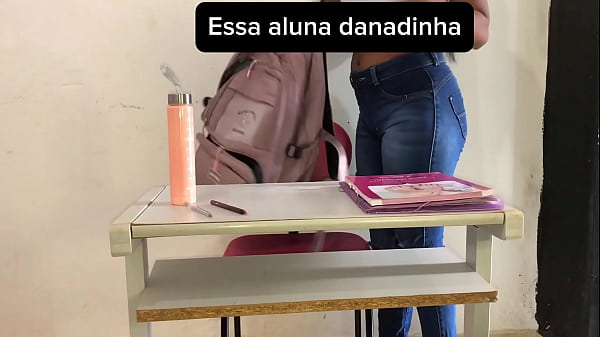 Image Durante o recreio professor e aluna ficaram sozinhos na sala de aula onde o professor acabou comendo sua bocetinha e colocou a Cabecinha no seu cozinho