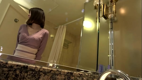 Image [English Dubbing] She has a rich and intense sex with an elite body that scores 100 points in all erotic elements: tits, neckline, legs, armpits, navel, and everything else!