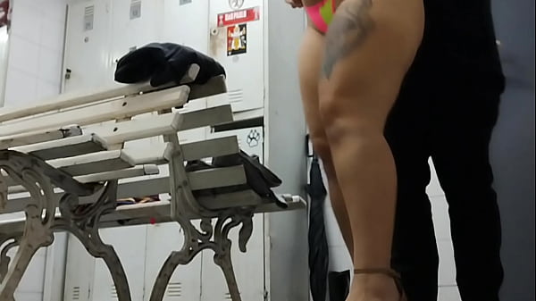 Image TRANSEI COM UM FUNCIONARIO DO MERCADO DENTRO DO VESTIARIO