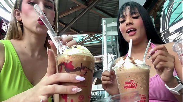 Image Mi mejor amiga me come el culo en un centro comercial