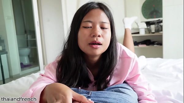 Image 18 years old Asian amateur try to deepthroat for the first time