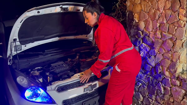 Image PREGNANT MECHANIC RECEIVES SAUSAGE IN EXCHANGE FOR HER PAYME - part 1