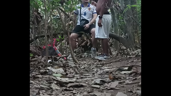 Image Novinho se perdeu no mato e neg&atilde_o ajudou ele em troca do cuzinho (COMPLETO NO RED)
