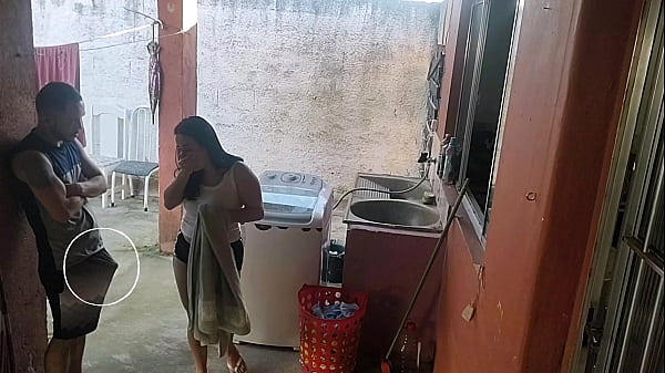 Image esposa saiu e a empregada n&atilde_o resistiu ao meu pau ereto