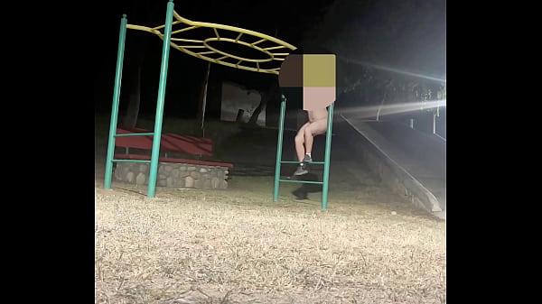 Image Naked in the park (part 8)