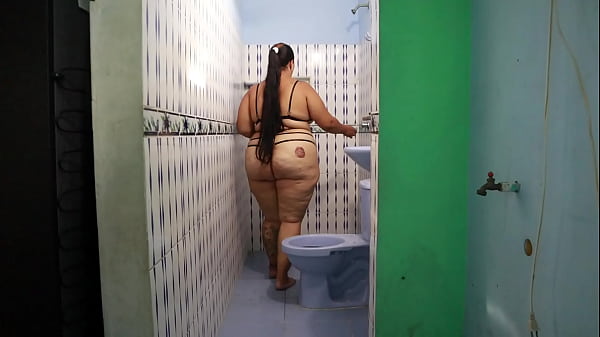 Image chica de gran culo folla en el ba&ntilde_o con chico de gran verga