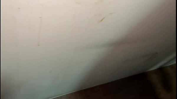 Image ESSES TRABALHADORES LONGE DE CASA QUANDO SAEM DO TRABALHO SE JOGAM NA ORGIA ENTRE HOMENS.