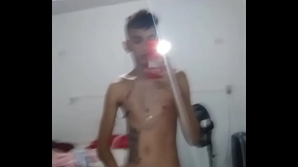Image Novinho branquinho na punheta
