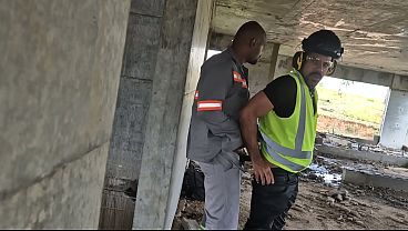 Image Dois oper&aacute_rios esperando todos irem embora pra transar no pr&eacute_dio em obra que eles trabalham, fetiche dos machos