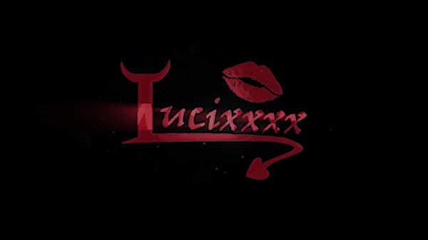 Image Lucia debe ser penetrada en sus dos agujeros, el semen se derramaba.
