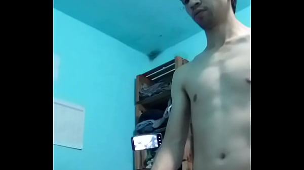 Image Masajeando a mi novia mientras esperamos tokens en la webcam