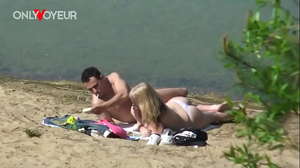 Image Beach Voyeur. Naughty teen pawg spotted fucking her bf right on the beach