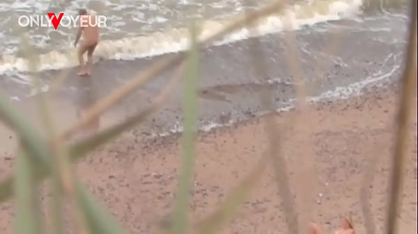 Image Beach Voyeur. Older guy fucking hot MILF on the ocean shore