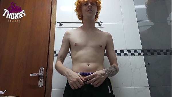 Image Macho xingando e falando putaria enquanto se exibe no banho