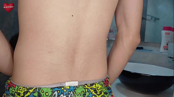 Image Madrastra LATINA ME HACE UNA PAJA EN EL BA&Ntilde_O : mi madrastra caliente me hace una paja en el ba&ntilde_o de nuestra casa, CUANDO NO ESTABA NADIE EN ELLA , SEXO CASERO