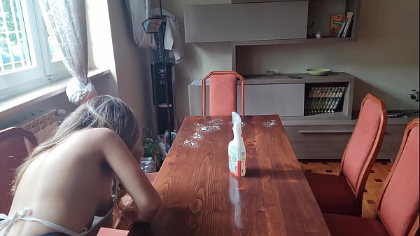 Image limpei a mesa do vizinho e tirei a calcinha sera que ele vai gostar?