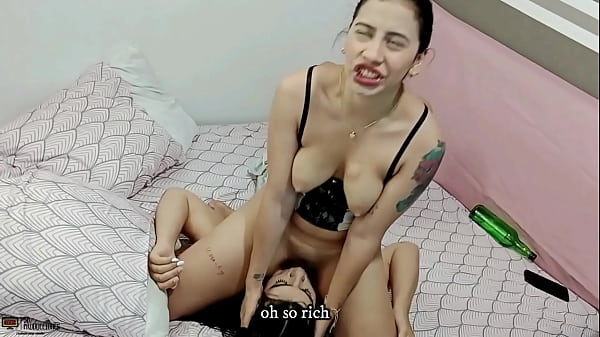 Image Lesbianas cachondas lamiendo y chorreando una a la otra