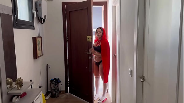 Image Caperucita roja sorprendida por el lobo