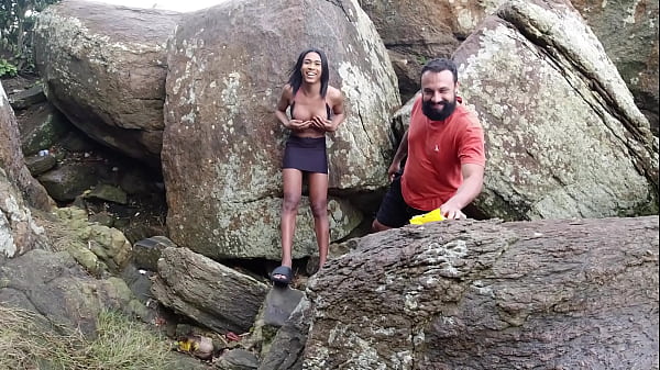 Image Um dia de putaria em p&uacute_blico na praia com o Casal Mattos e a Trans do pau grande